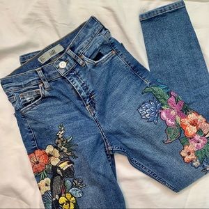 Topshop Moto Jamie W25 L30 Embroidered Distressed Denim Pants Medium Wash